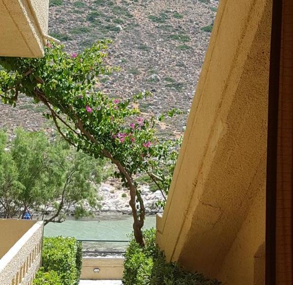 בית מלון כפרי Little Bay Apartments