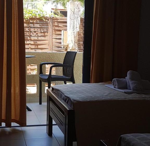 בית מלון כפרי Little Bay Apartments