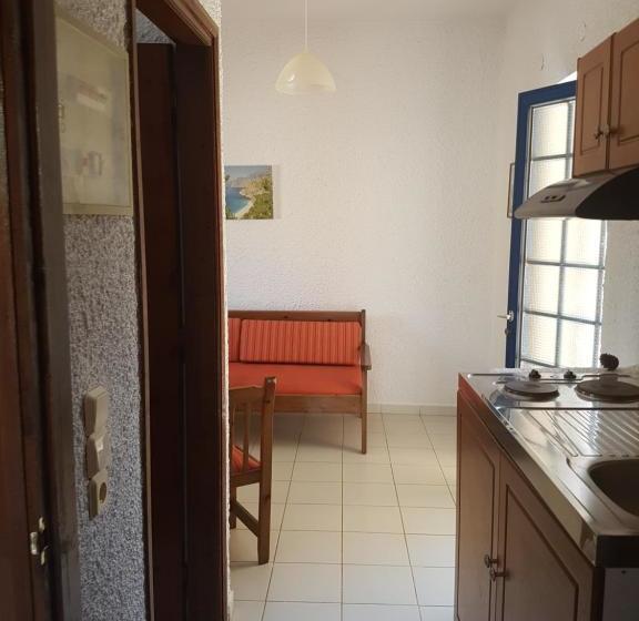 בית מלון כפרי Little Bay Apartments