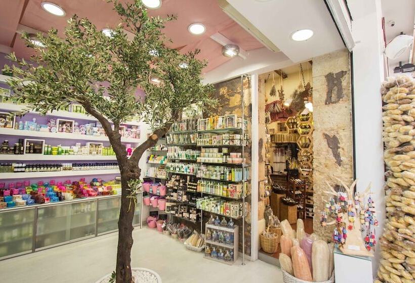 Отель Mme Bassia