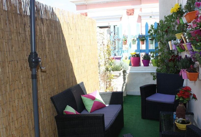 Отель Mme Bassia