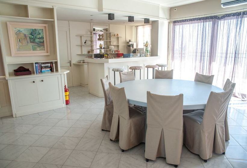 호텔 Mouikis Sun Village