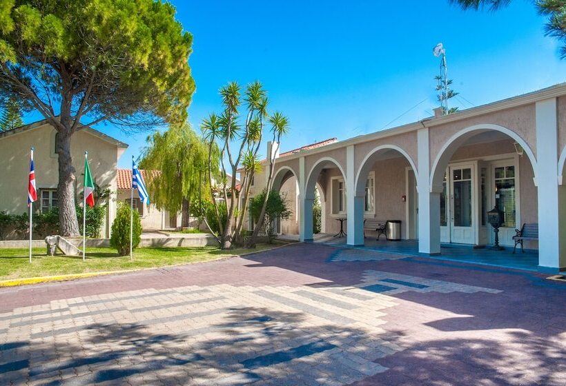 호텔 Mouikis Sun Village