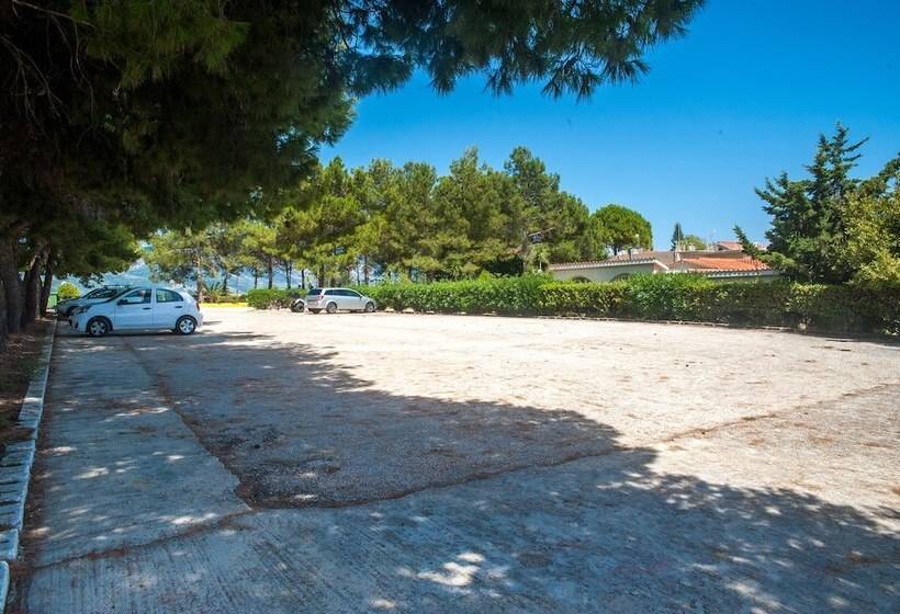 호텔 Mouikis Sun Village