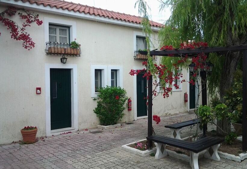 호텔 Mouikis Sun Village