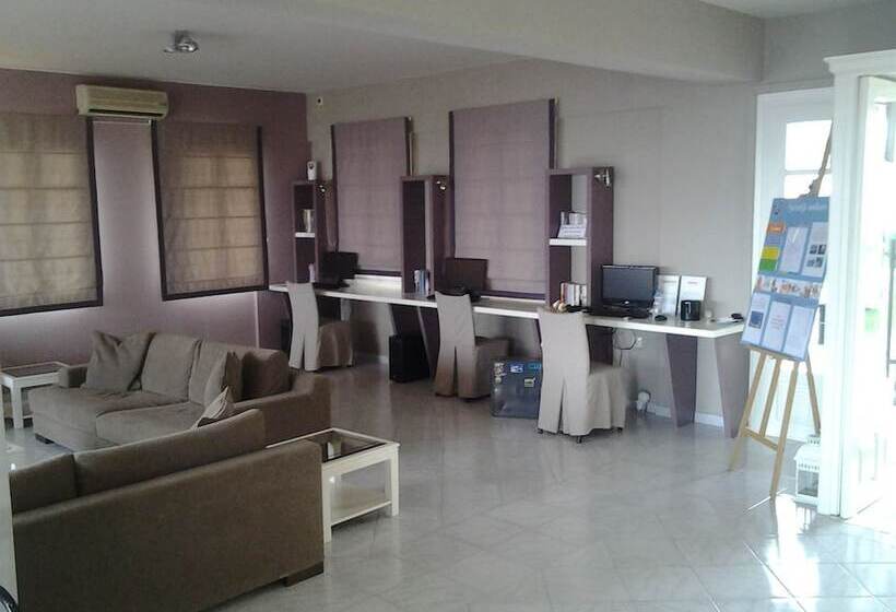 호텔 Mouikis Sun Village