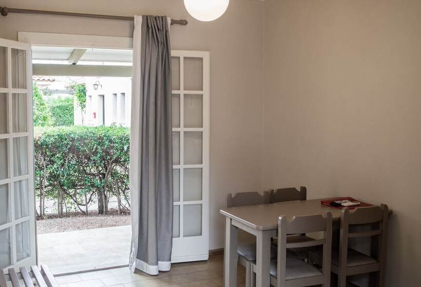 호텔 Mouikis Sun Village