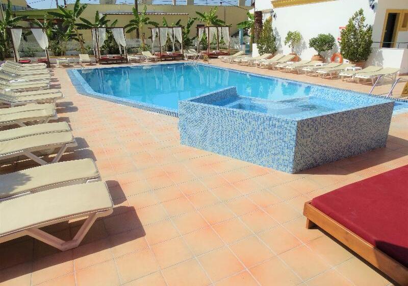 酒店 Oasis Beach Club