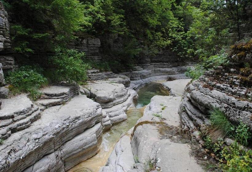 בית מלון כפרי Orestis House