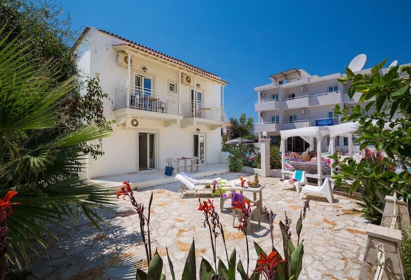 בית מלון כפרי Paralia Studios