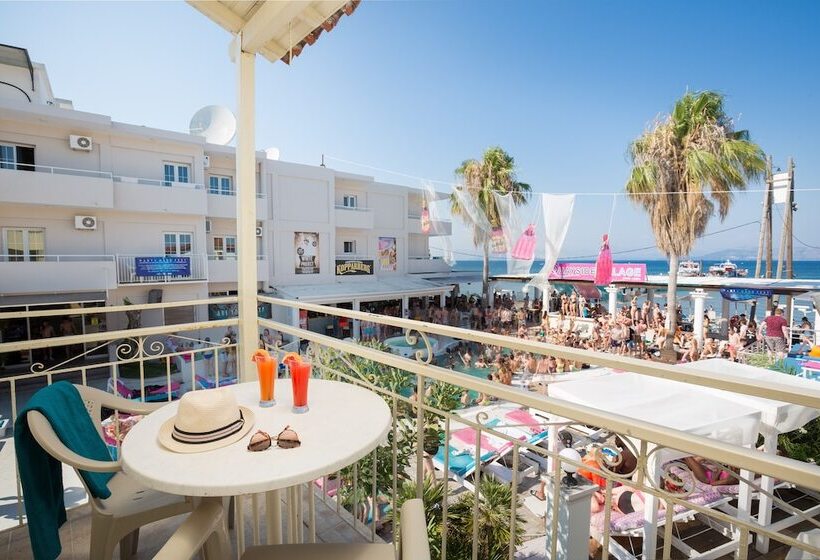 בית מלון כפרי Paralia Studios