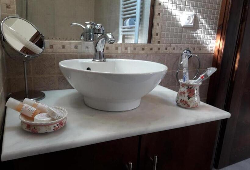 هتل Pension Hirolakas