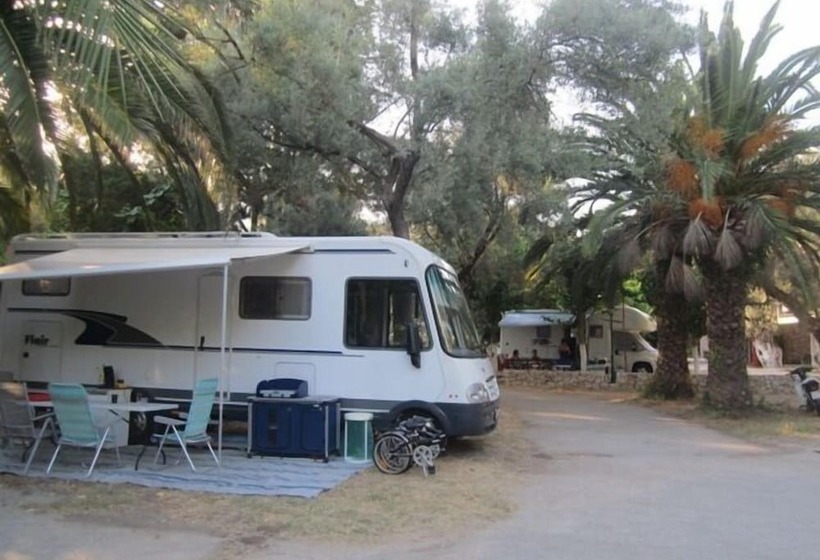 בית מלון כפרי Poros Beach