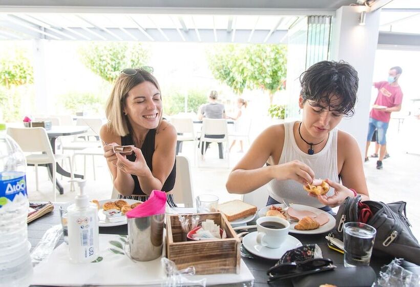 호텔 Thealos Village