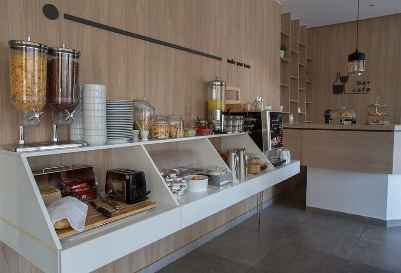 Отель Theofilos City