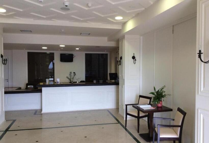 Kolokotronis Hotel & Spa