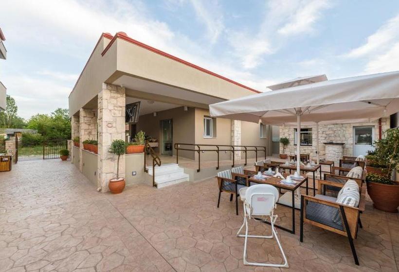 Lagaria  And Apartments