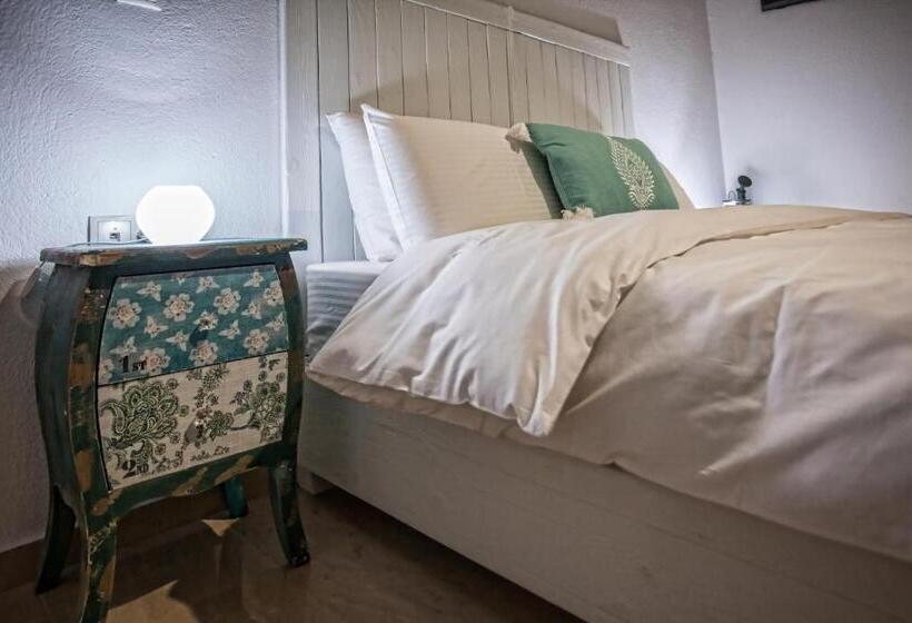 Maya's Boutique Residence