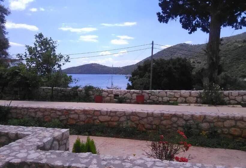 Mikros Gialos Apartments