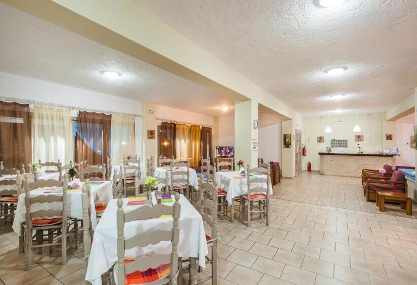 Panorama Seaview Studios & Apartments