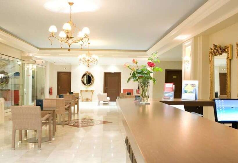 Royal Nidri Hotel & Apartments