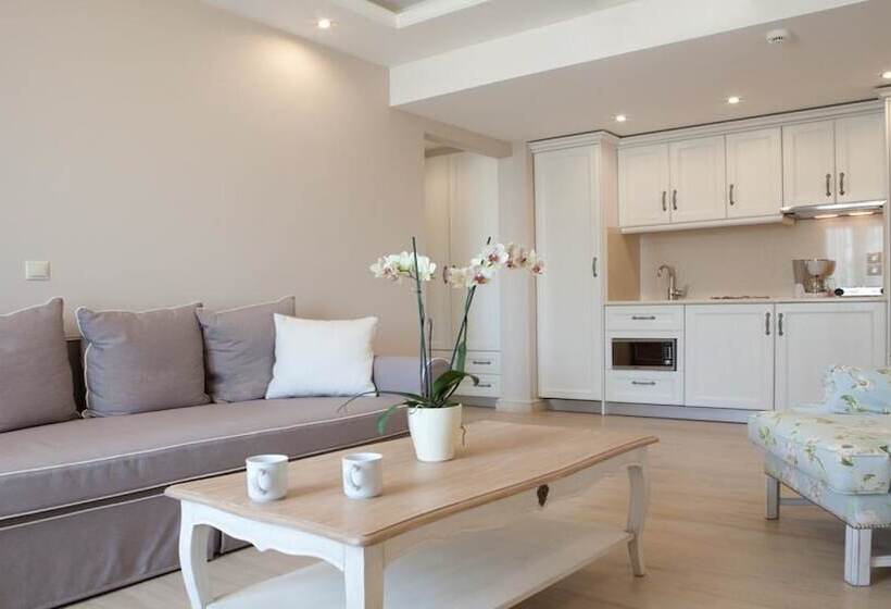 Royal Nidri Hotel & Apartments