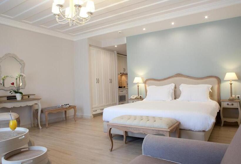 Royal Nidri Hotel & Apartments