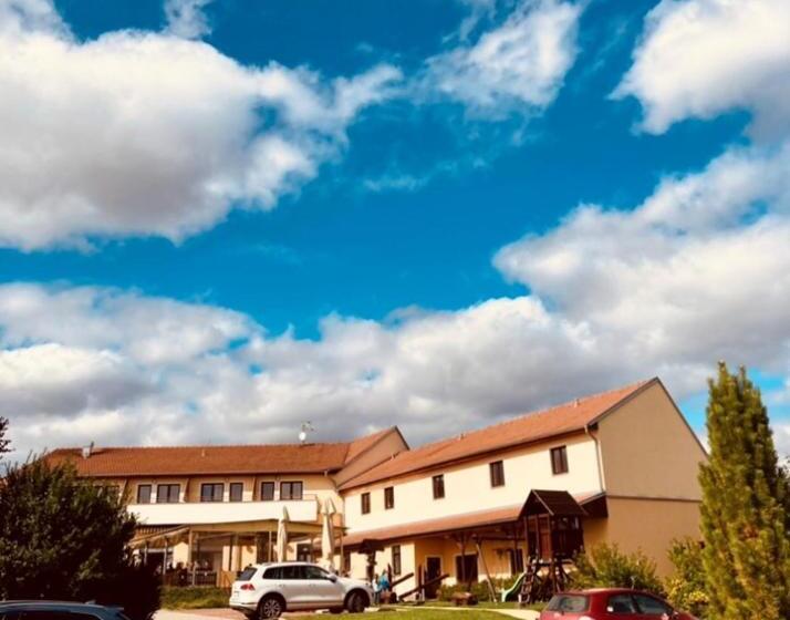 בית מלון כפרי Apartmány, Penzion, Wellness U Zlaté Rybky