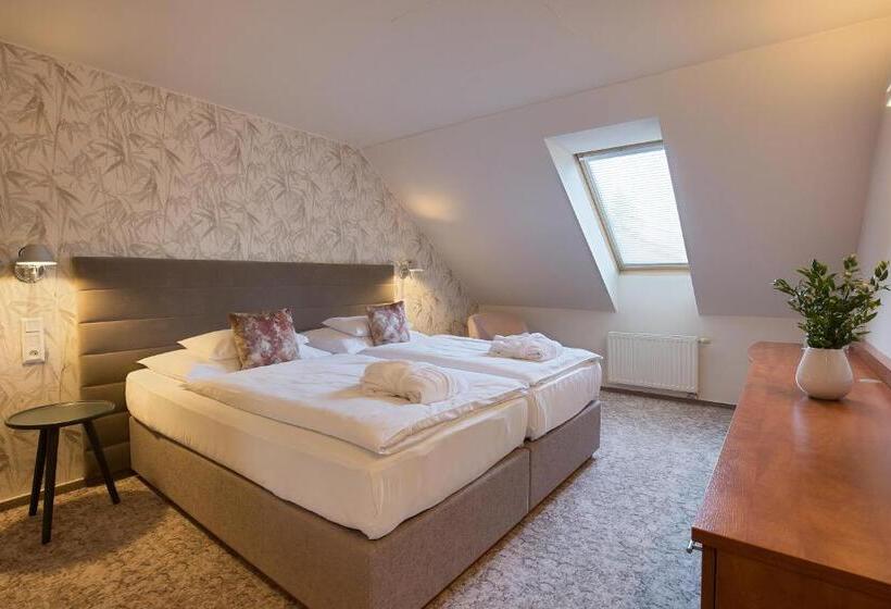 Equitana Hotel Resort