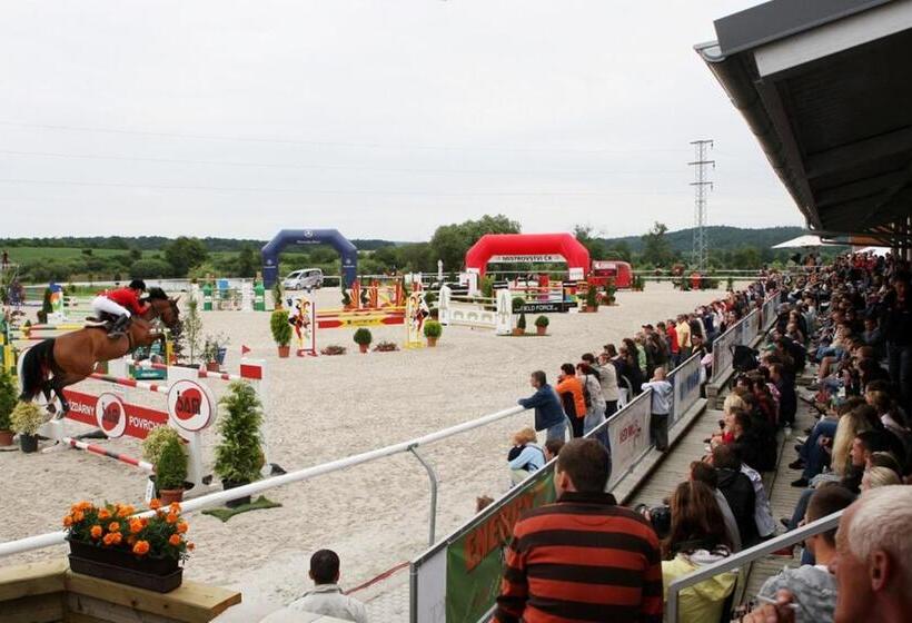 Equitana Hotel Resort