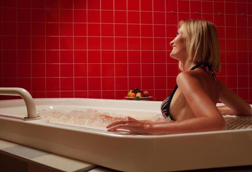 Equitana Hotel Resort