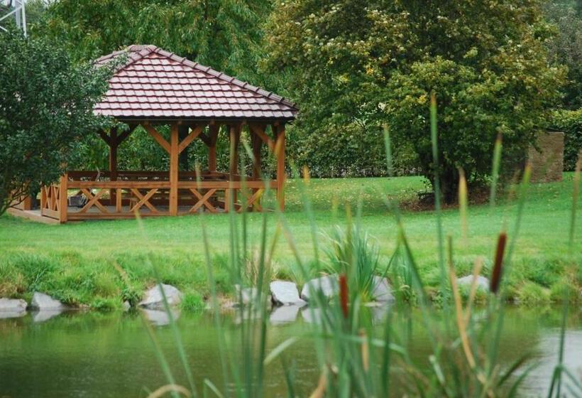 Equitana Hotel Resort