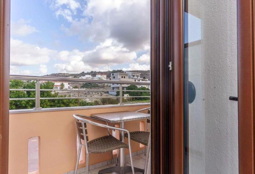 فندق Alexander Beach