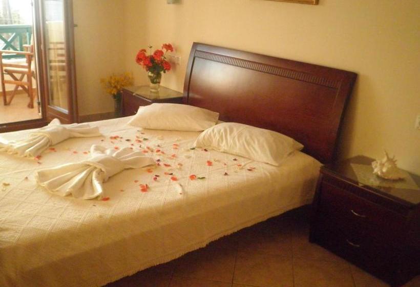 Отель Amalia Studios