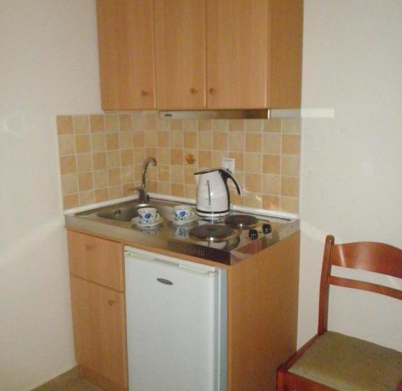 Отель Amalia Studios