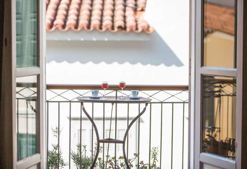 酒店 Amymone And Adiandi