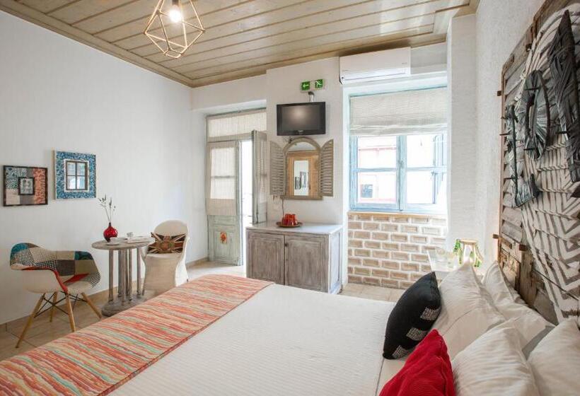 فندق Amymone And Adiandi