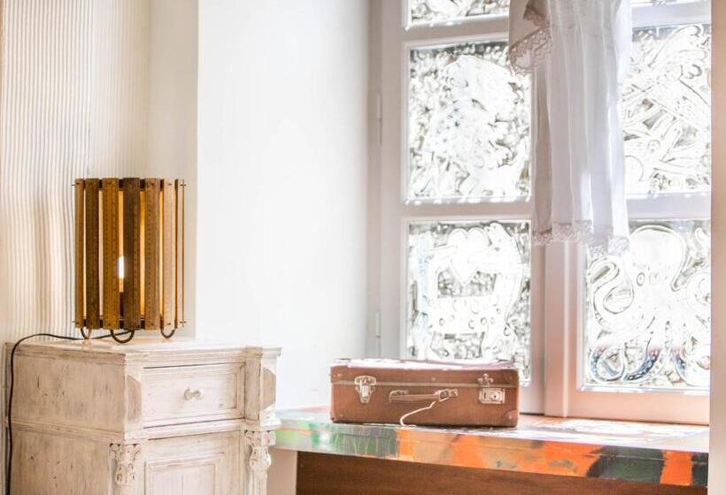 فندق Amymone And Adiandi