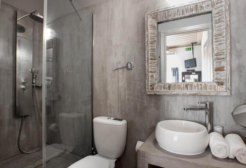 فندق Amymone And Adiandi