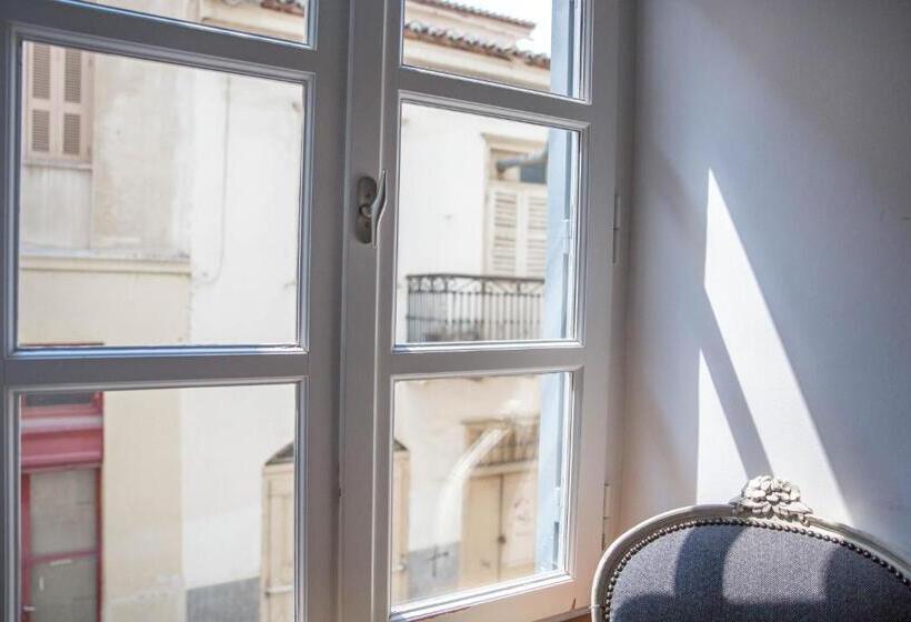 فندق Amymone And Adiandi