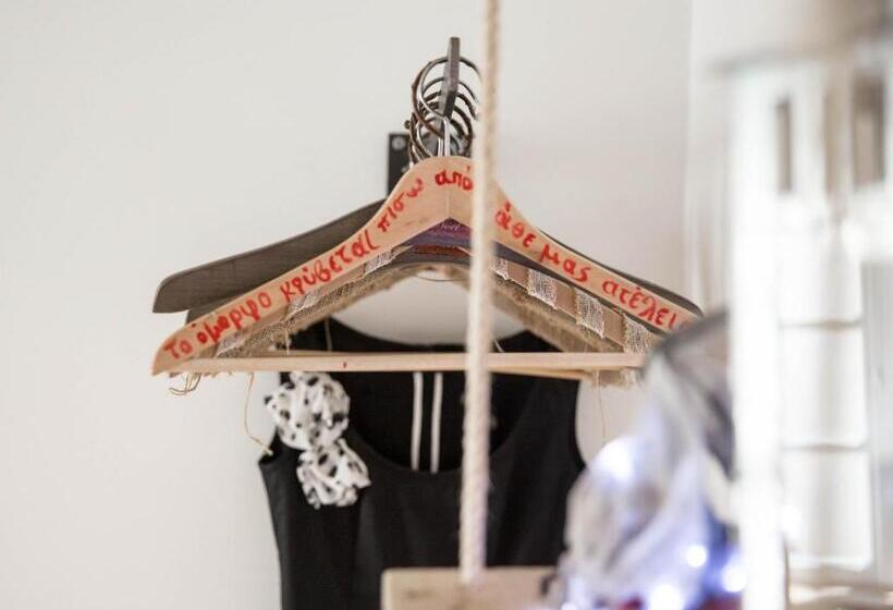 فندق Amymone And Adiandi