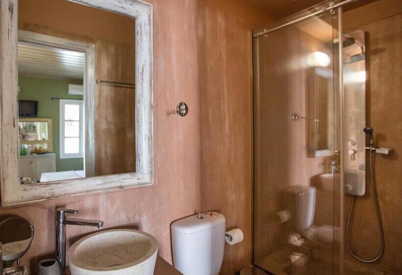 فندق Amymone And Adiandi