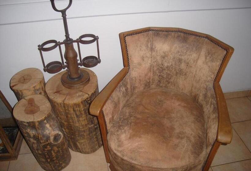 فندق Amymone And Adiandi