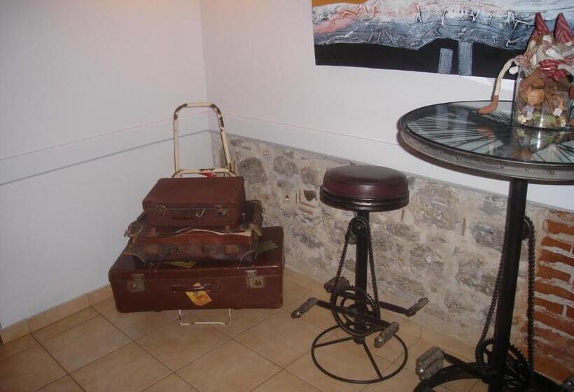 فندق Amymone And Adiandi