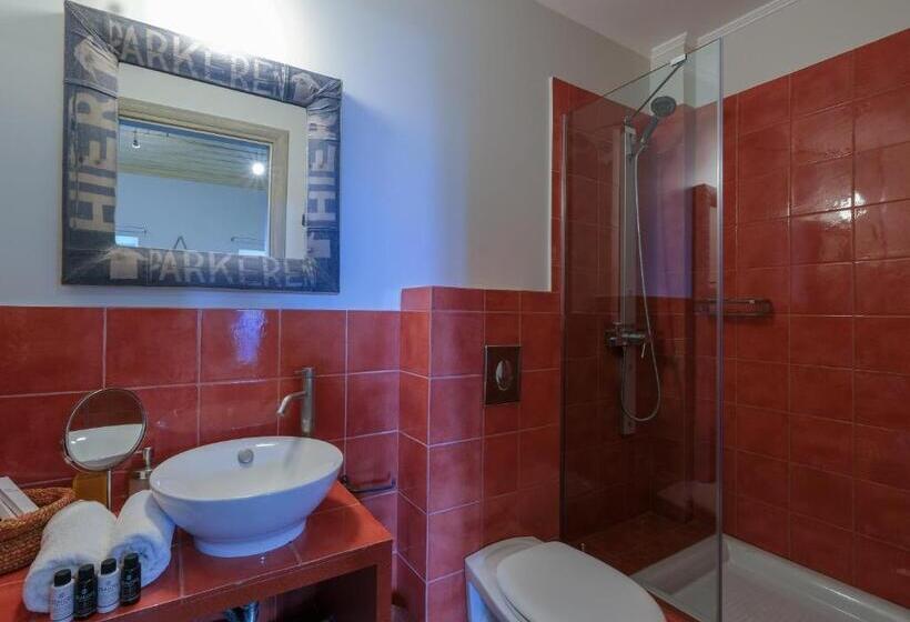 فندق Amymone And Adiandi