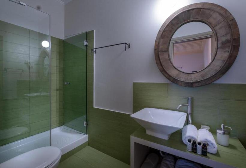 فندق Amymone And Adiandi