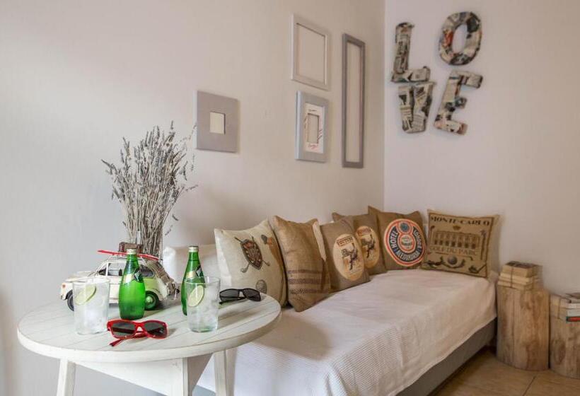 فندق Amymone And Adiandi