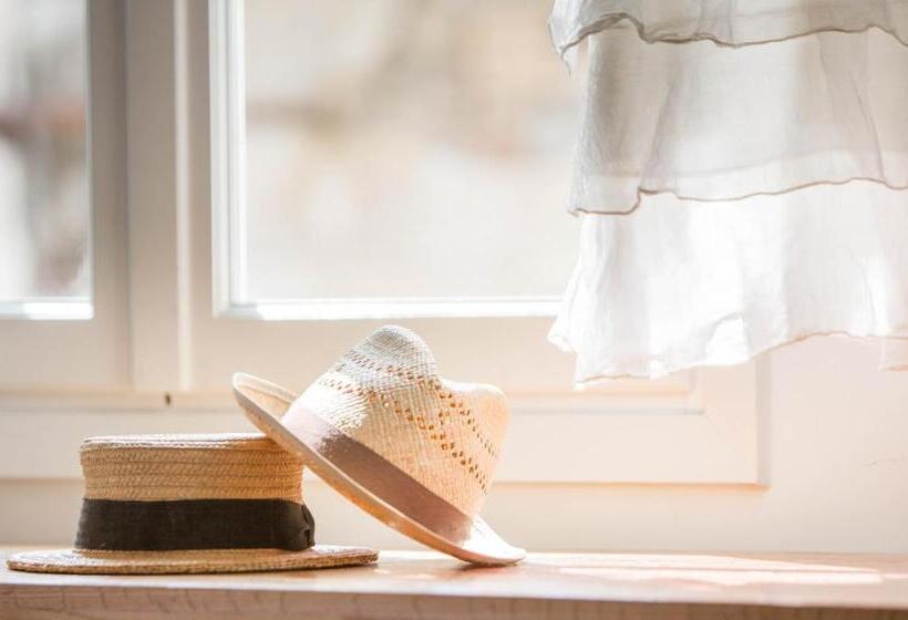 فندق Amymone And Adiandi