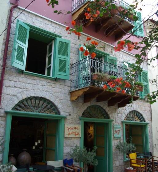 فندق Amymone And Adiandi