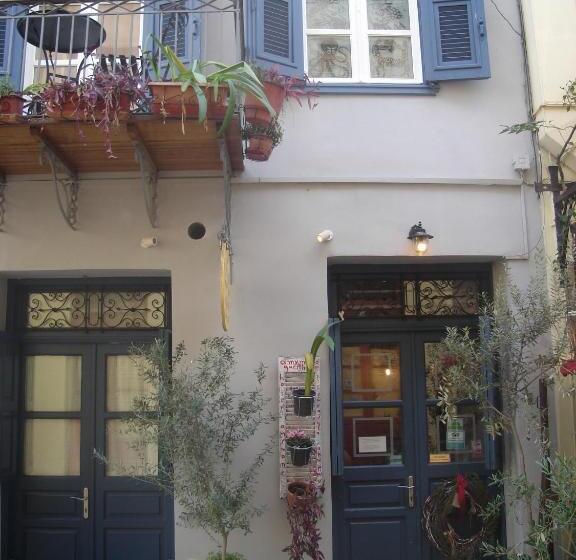 فندق Amymone And Adiandi